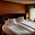 deluxe hotellrum med rund säng
