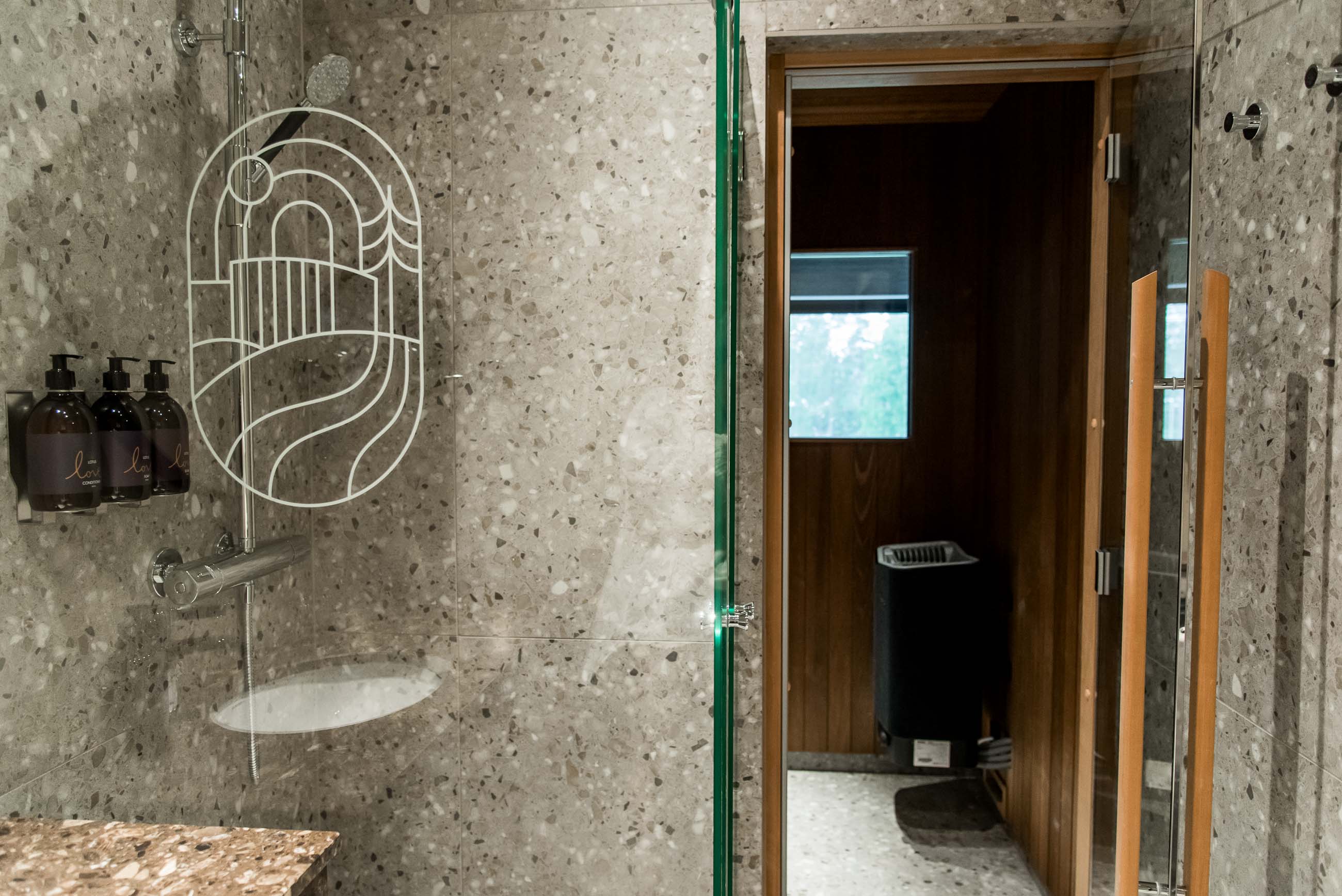 deluxe hotellrum med bastu