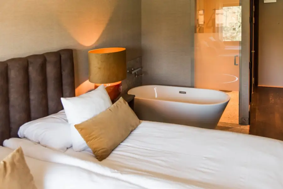 deluxe hotellrum med badkar