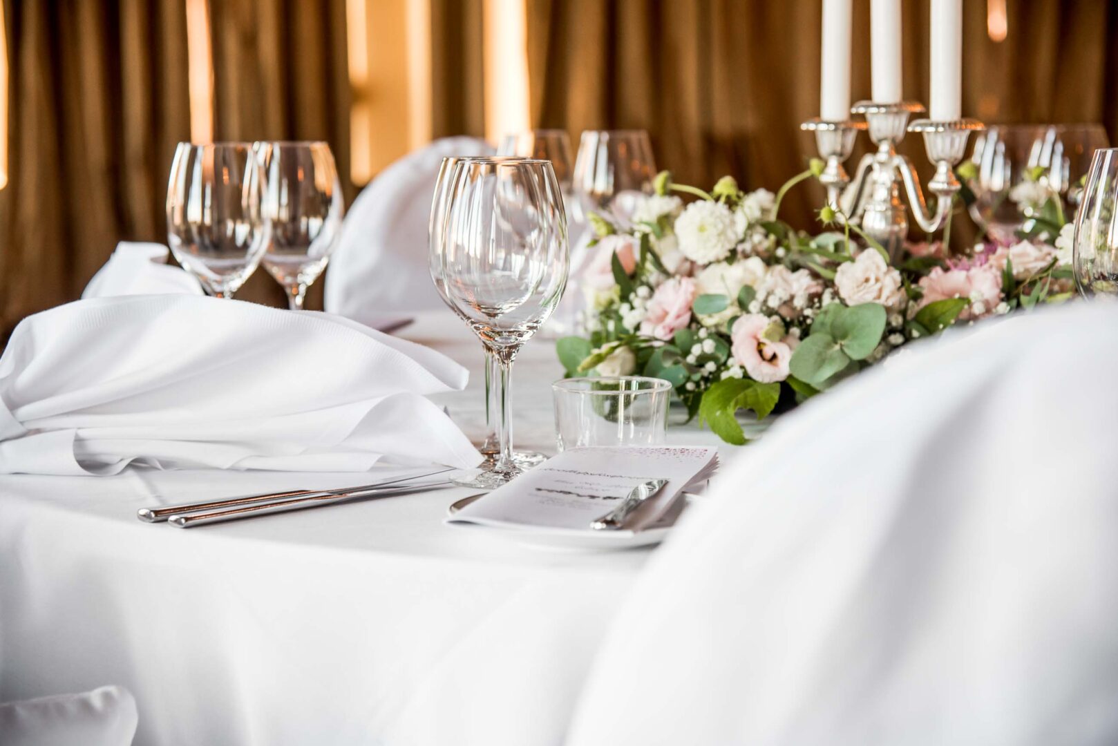 Wedding table setting at Billingehus