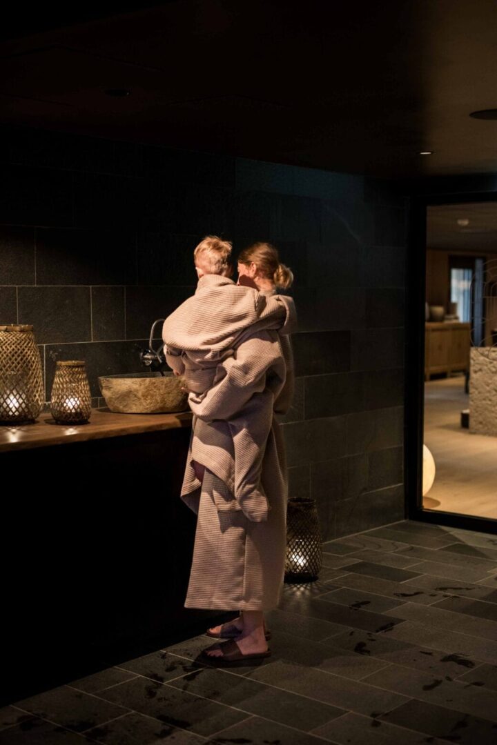 mamma och son på earth spa Billingehus