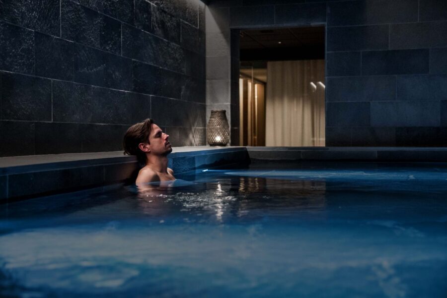 man i pool spa