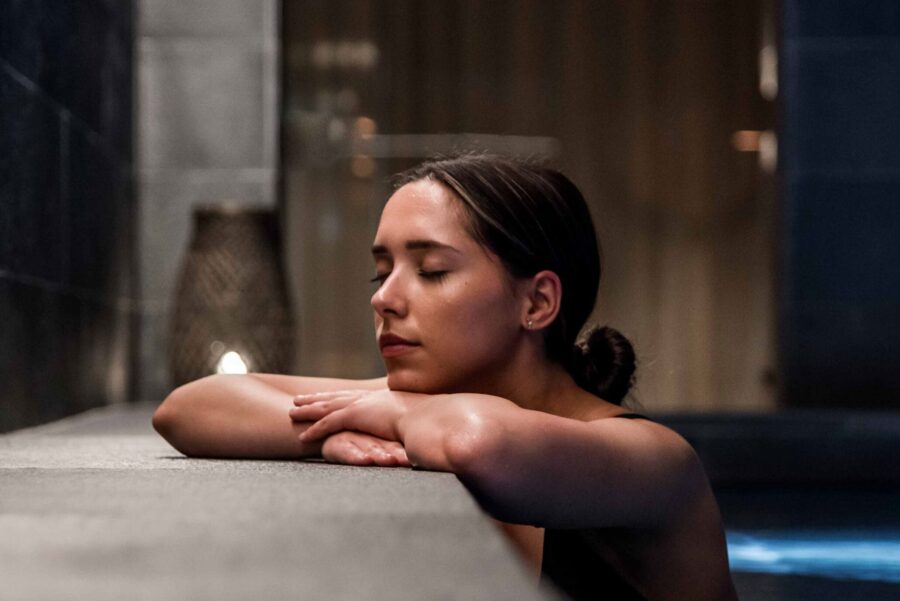 kvinna på earth spa