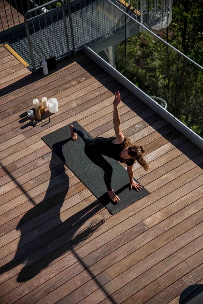 Yoga på uteterrass