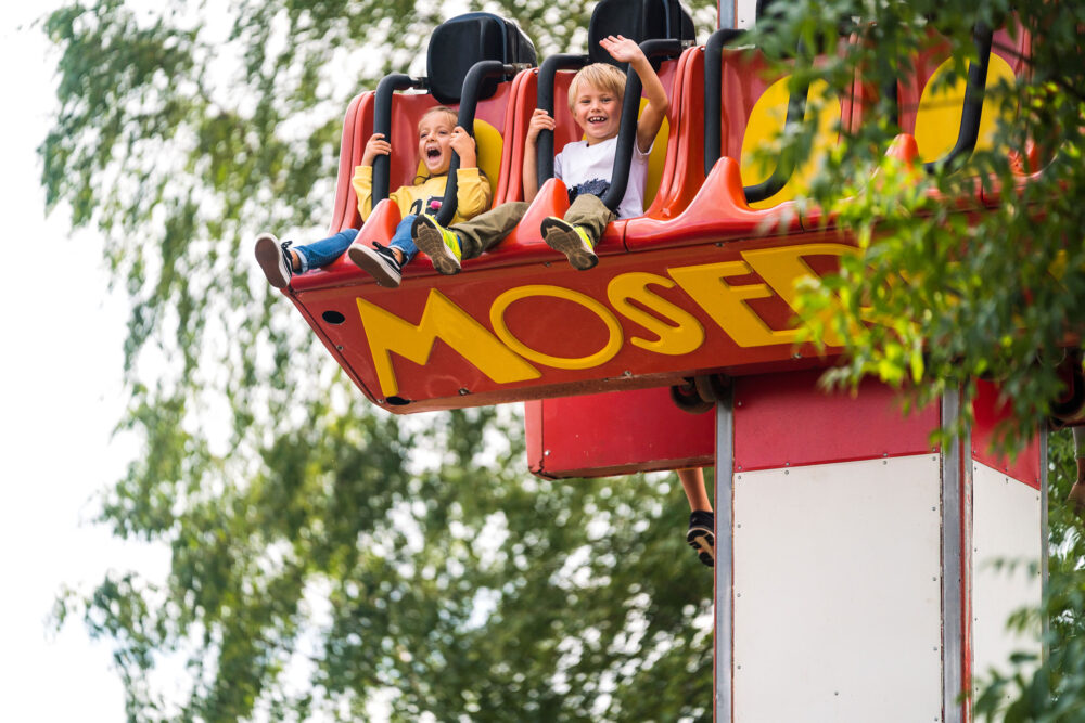 Barn i Moseride på Skara Sommarland
