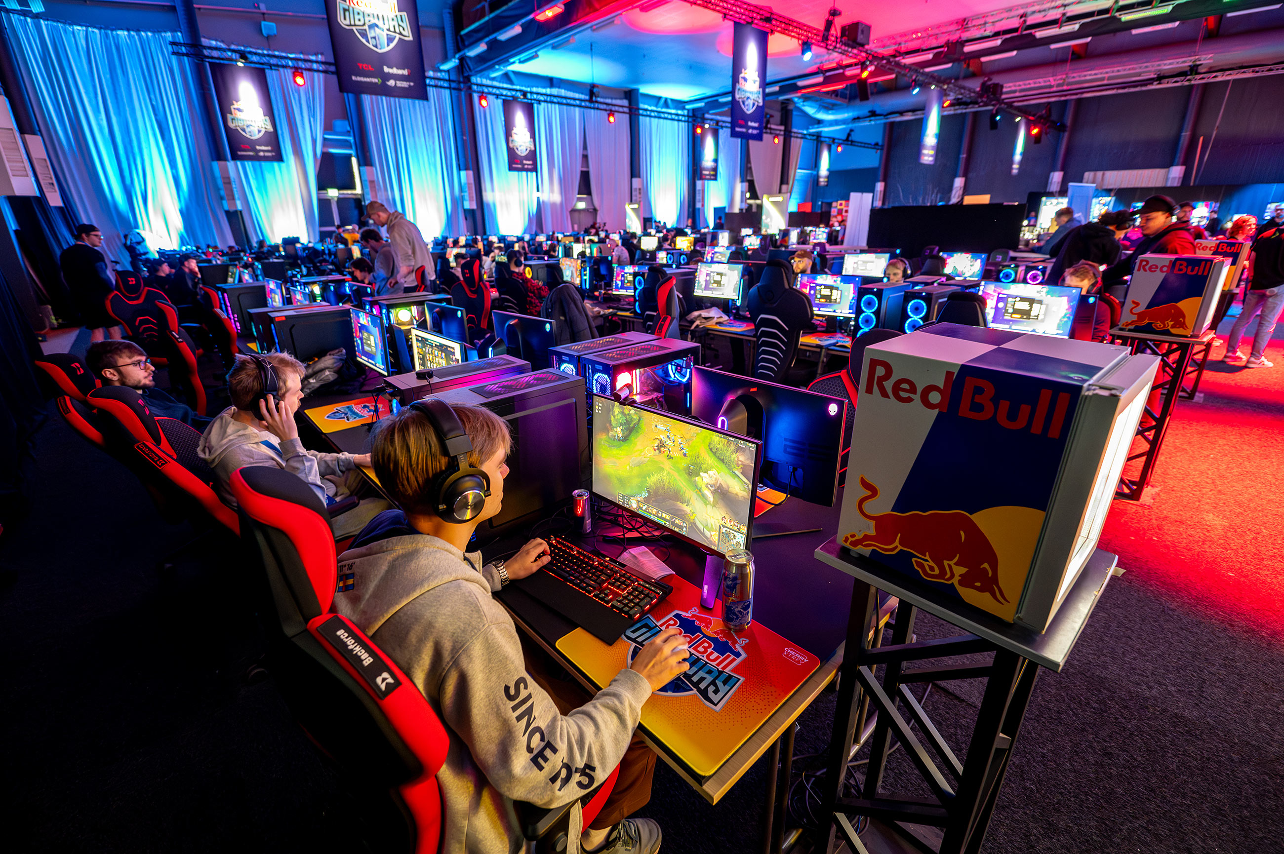 Red Bull GIBAWAY – A Boutique Gaming Experience